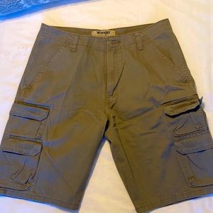 Men’s cargo shorts size 32 brown
